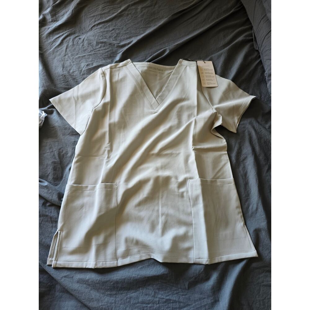 Mandala Women's   Northern Droplet 6 Pocket Top- Size XS